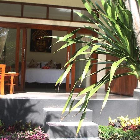 Amed Kunara Guest House Room photo